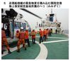 巡視船搭載の緊急物資を積み込む関西空港海上保安航空基地所属のへり