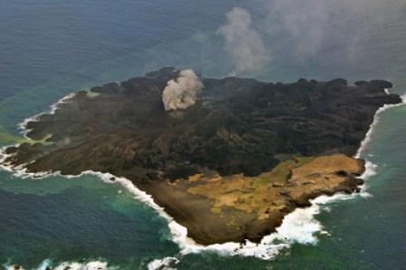 東京都小笠原村西之島の火山活動の様子12　【３月２４日撮影】