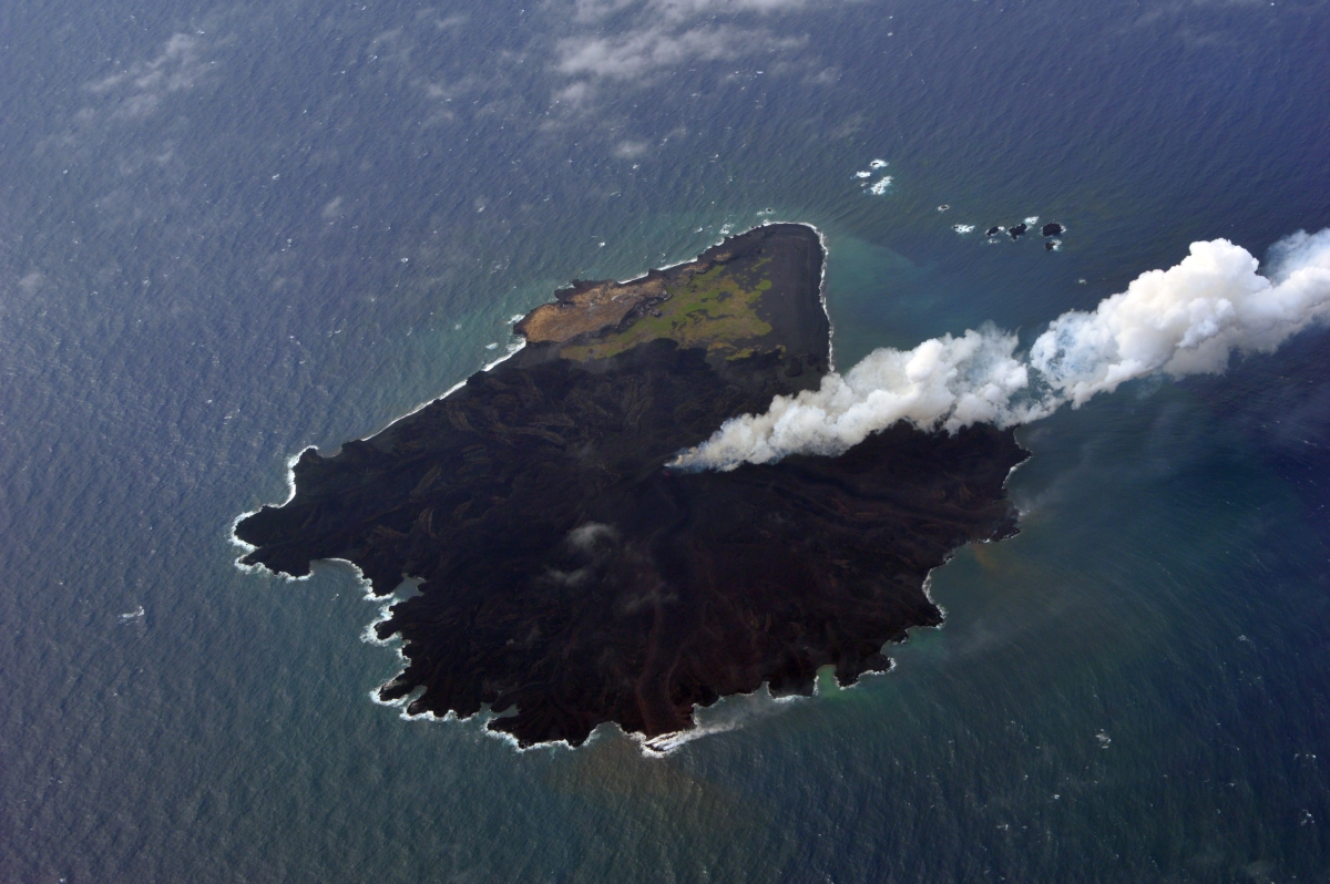 東京都小笠原村西之島の火山活動の様子14　【５月２１日撮影】