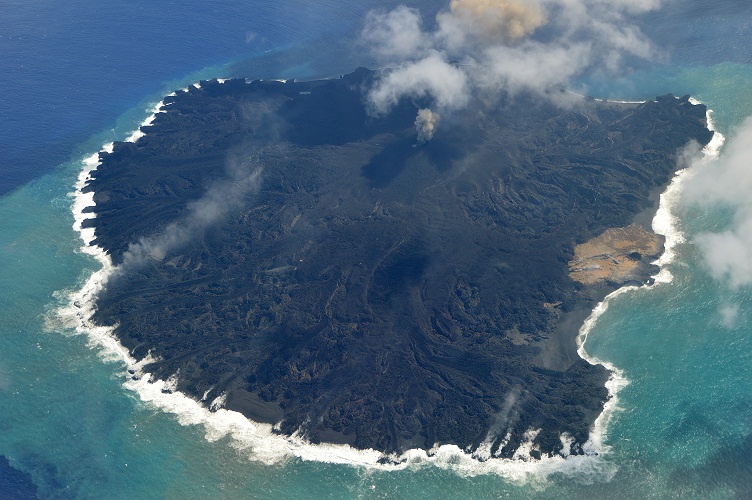 東京都小笠原村西之島の火山活動の様子19　【１０月１６日撮影】