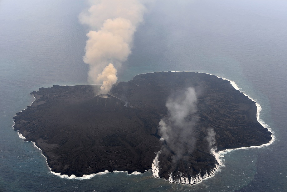 東京都小笠原村西之島の火山活動の様子21　【１月２１日撮影】