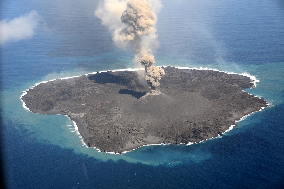 東京都小笠原村西之島の火山活動の様子22　【２月２３日撮影】