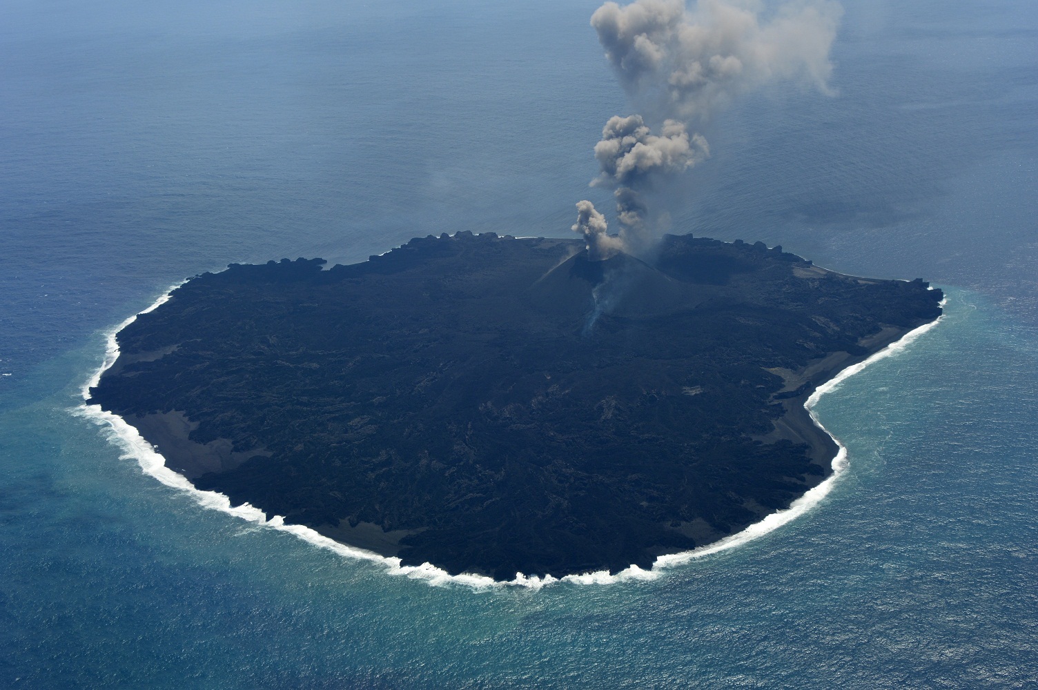 東京都小笠原村西之島の火山活動の様子23　【３月２５日撮影】