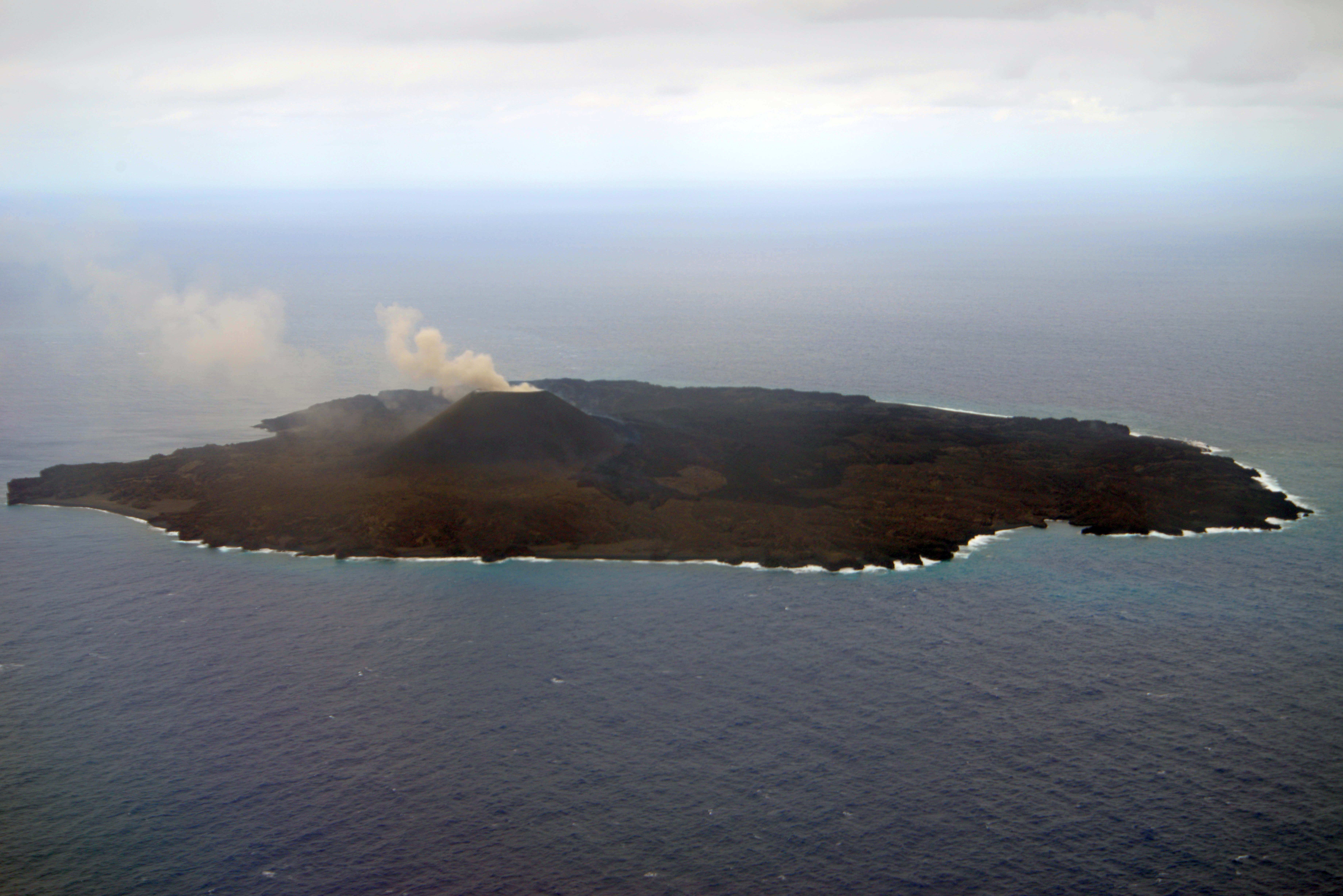 東京都小笠原村西之島の火山活動の様子24　【４月２７日撮影】