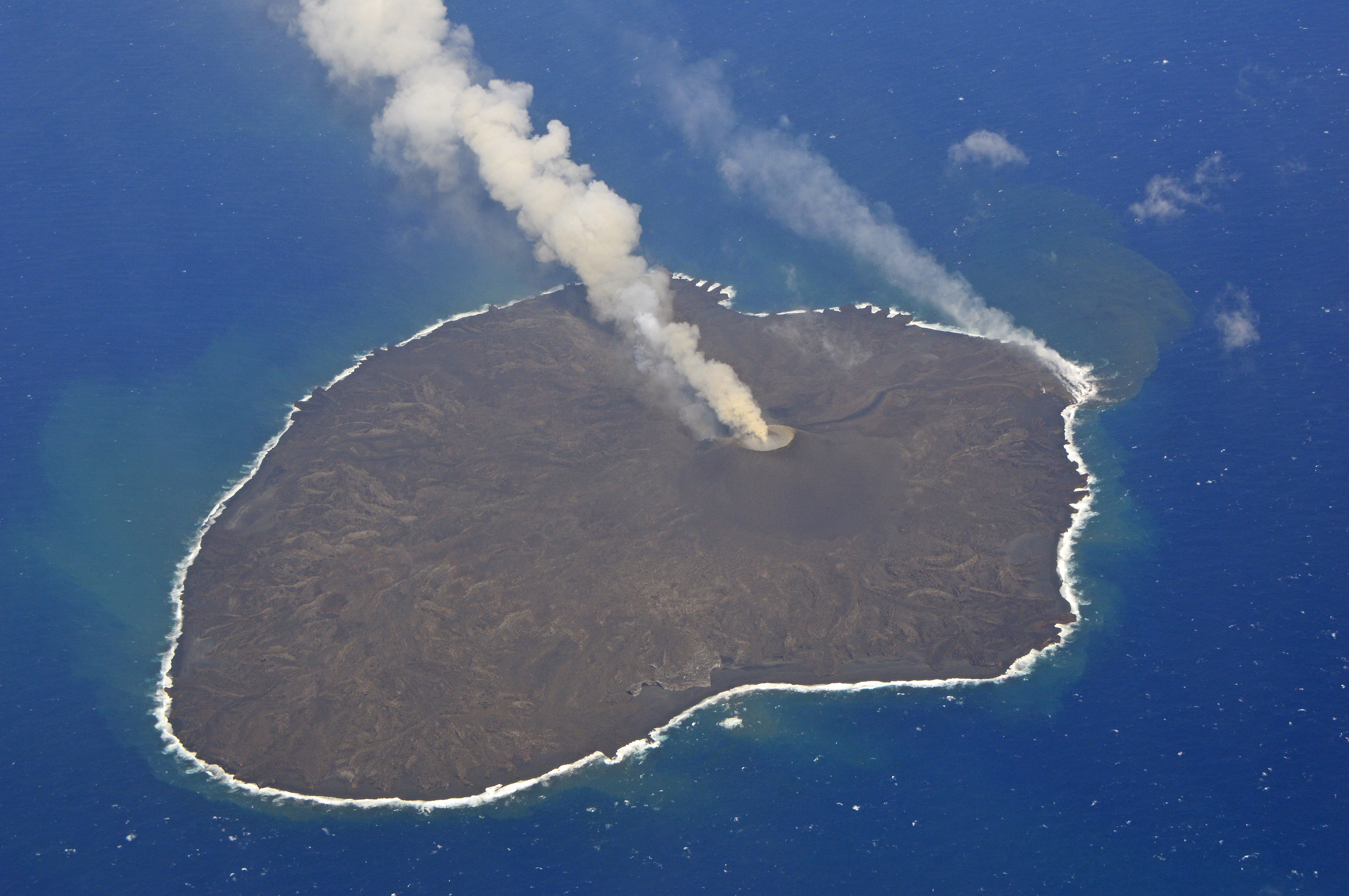 東京都小笠原村西之島の火山活動の様子25　【５月２０日撮影】