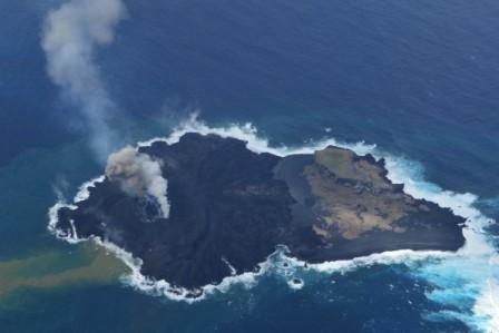 東京都小笠原村西之島の火山活動の様子９　【１月２０日撮影】