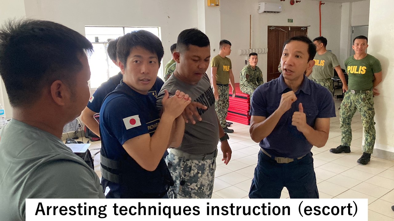 Arresting techniques instruction (escort)