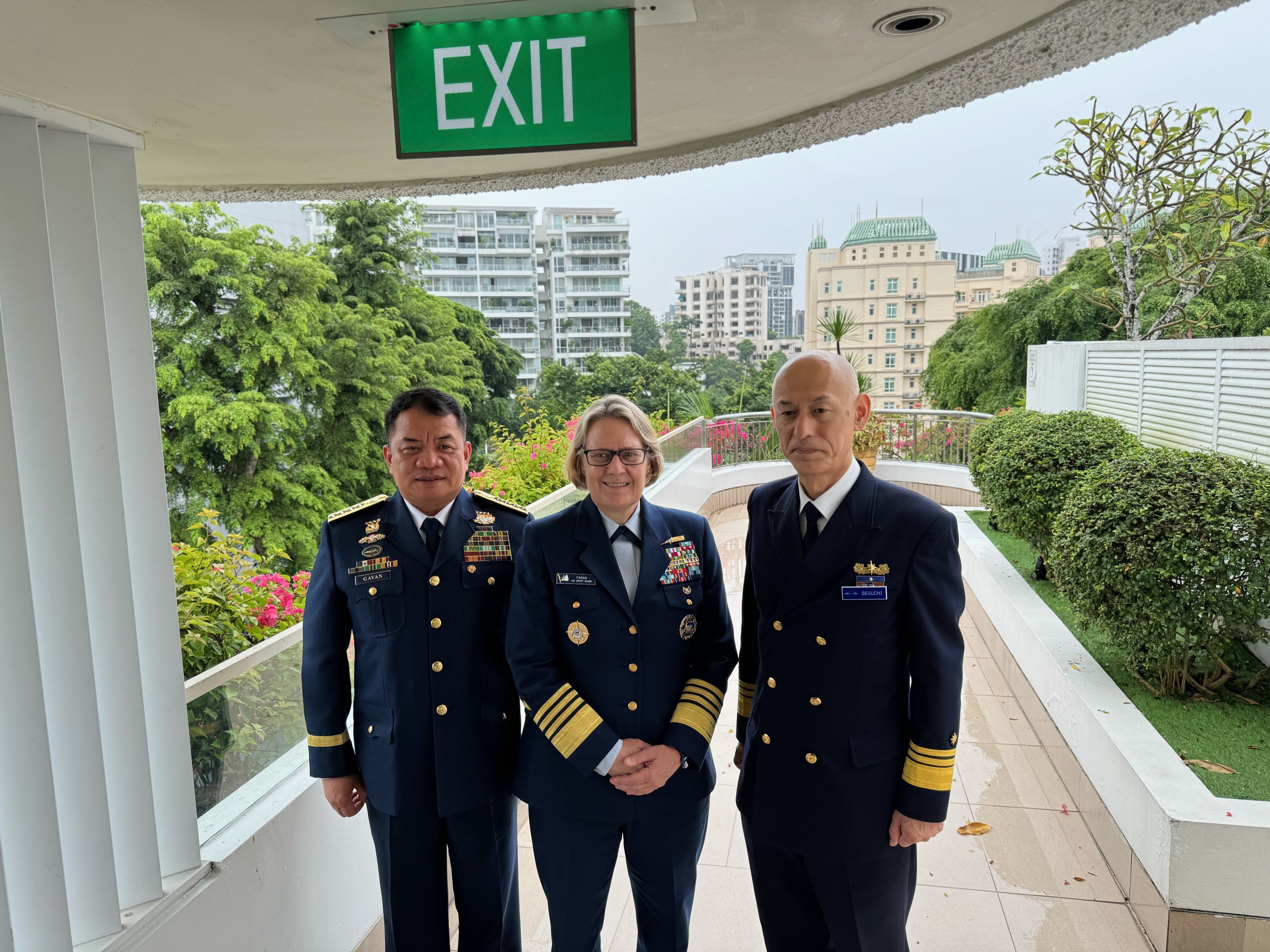  日米比長官級集合写真