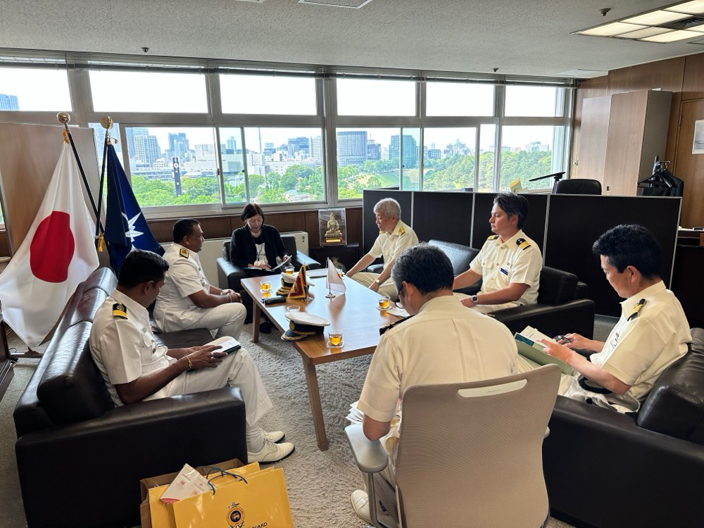 海上保安庁長官表敬時の状況