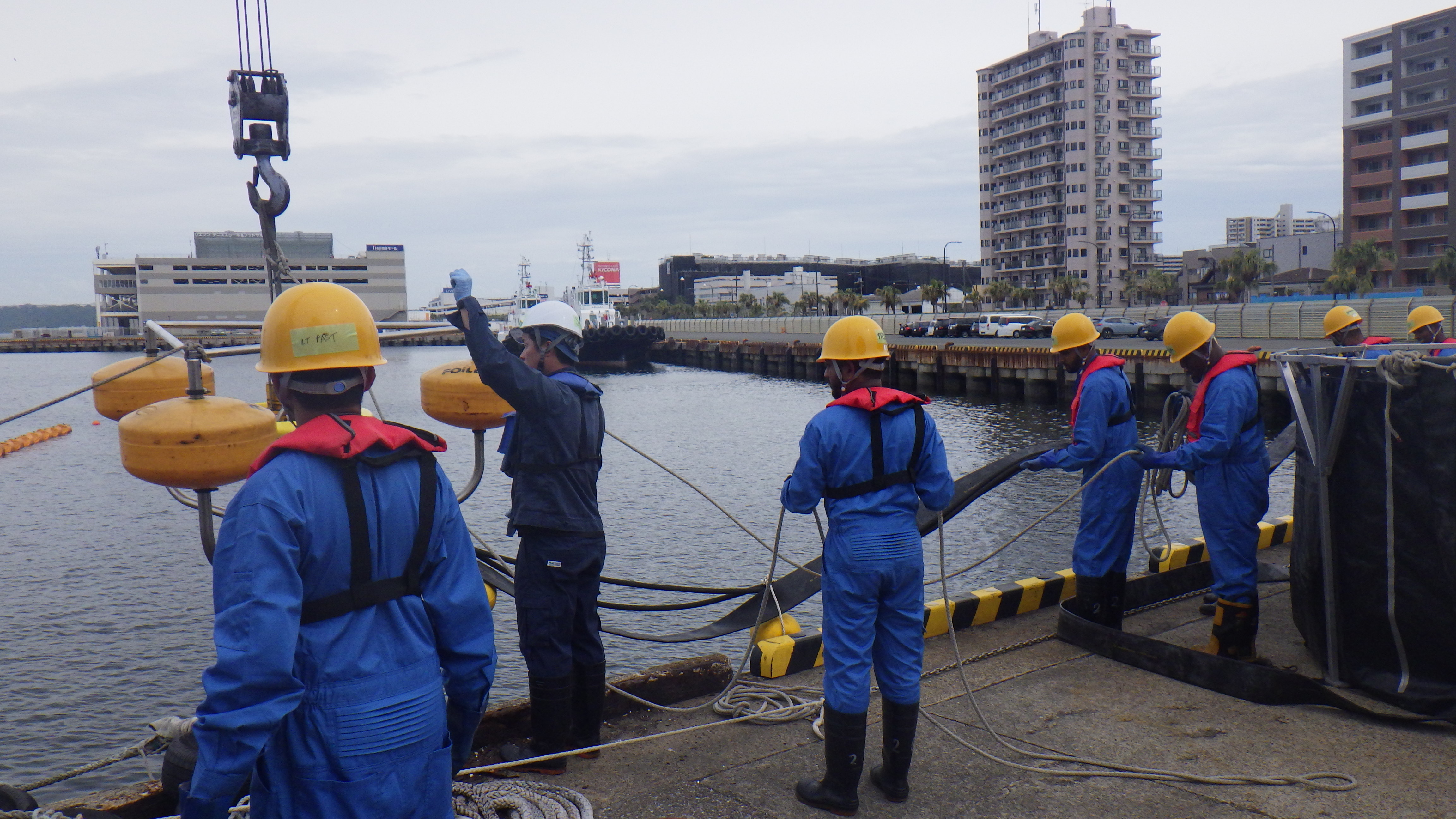 海上災害防止センターでの訓練状況 （資機材取扱い）海上災害防止センターでの訓練状況 （資機材取扱いⅤ