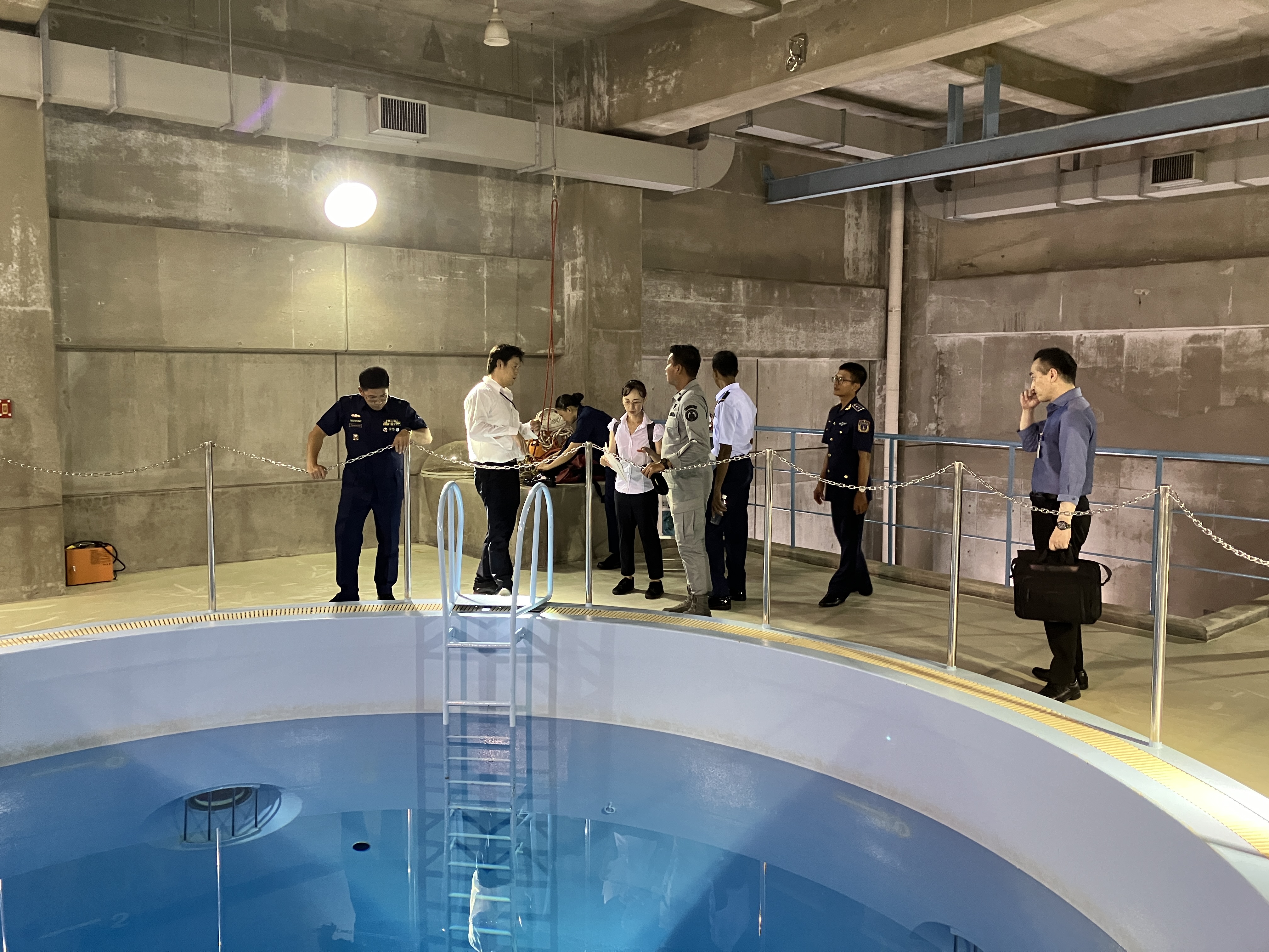 横浜海上防災基地見学