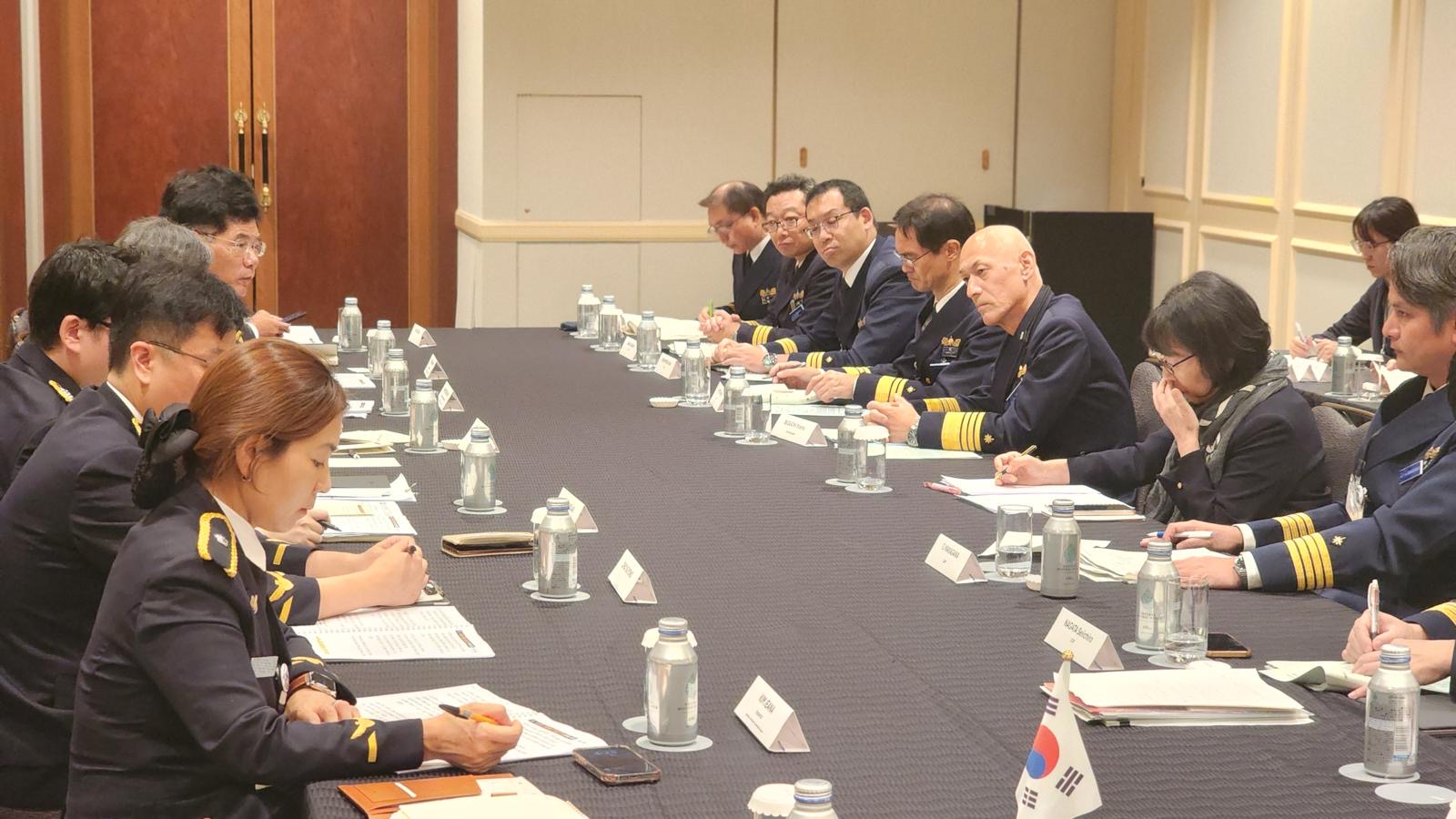 日韓長官級協議の様子