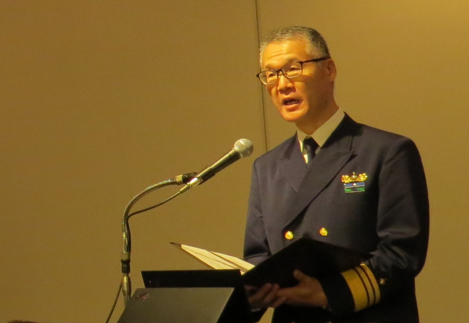 日本ガバナー（海上保安庁総務部白﨑 参事官）による歓迎挨拶