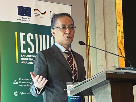 「航行の権利と沿岸国の管轄権」で講義を行う古谷教授